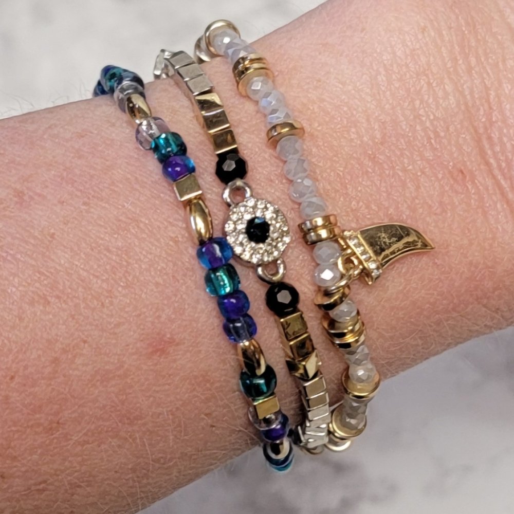 Jessica Simpson Multi Strand Bracelet Blue Horn Rhinestone Bead‎ Stretch Costume